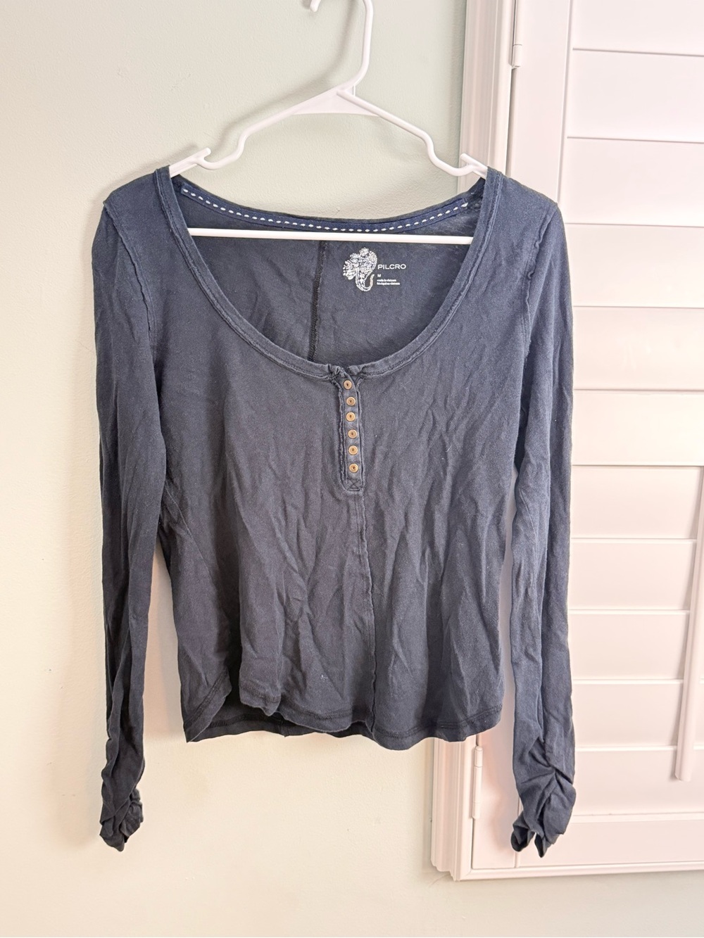 Pilcro Slate-Black Long Sleeve Scoop Henley with Button Placket M